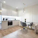 Urban Chic - Luxury - Mennica