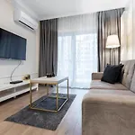 Urban Chic - Luxury - Mennica وارسو