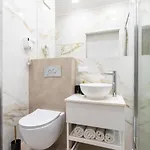 Urban Chic - Luxury - Mennica