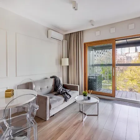 Urban Chic - Luxury - Mennica