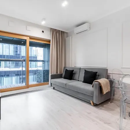 Urban Chic - Luxury - Mennica *